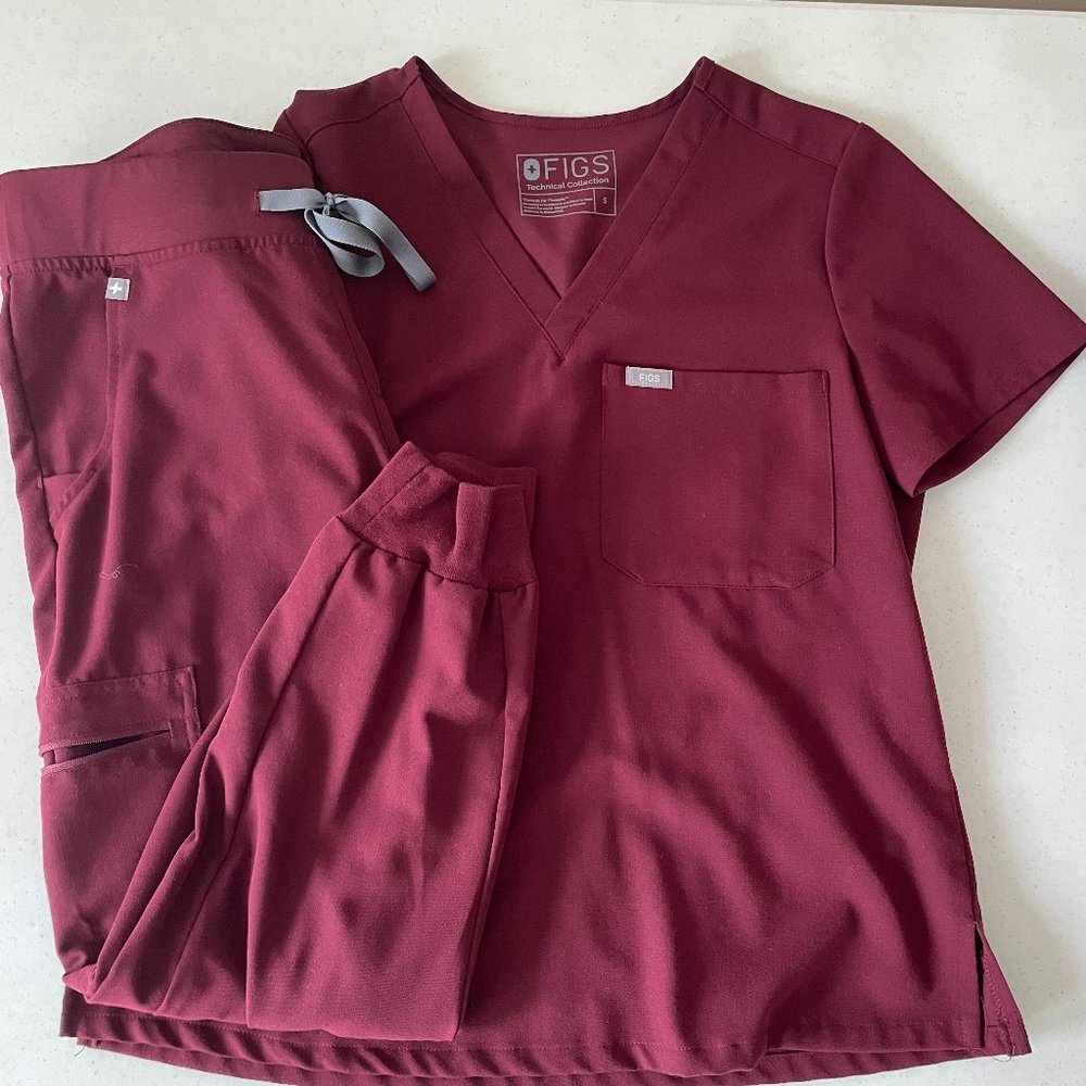 FIGS scrub set